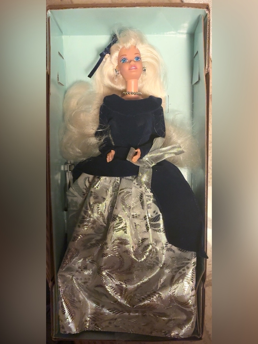 Vintage 1995 Winter Velvet Barbie Doll Avon Exclusive Special Edition 15571
